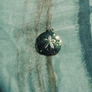 Gold Starfish Pendant ✨✨